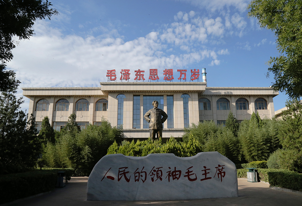 毛主席纪念馆门口.jpg