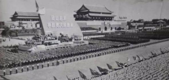 毛泽东与他的26个国庆节故事