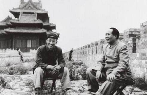 毛泽东事迹：为何生死不游故宫入八宝山？