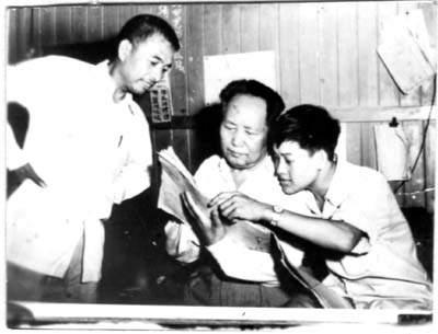 人民群众和毛主席在一起的经典瞬间